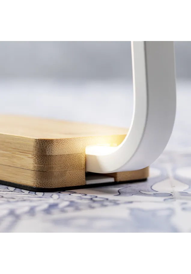 Lámpara Cargador Labrum 52 Ledes. 3 Posiciones de Luz. Intensidad de Luz Regulable. Conexión USB. Inalámbrico 10W. Salida USB. 1000 mA