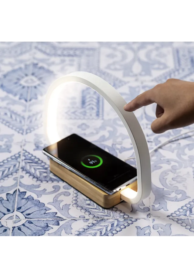Lámpara Cargador Labrum 52 Ledes. 3 Posiciones de Luz. Intensidad de Luz Regulable. Conexión USB. Inalámbrico 10W. Salida USB. 1000 mA